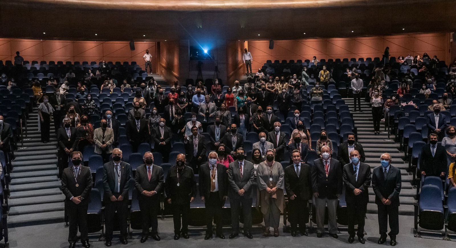Dr. Alejandro Zermeño Guerra entrega “Presea Rafael Nieto Compeán” (2)