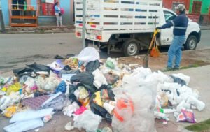 CUADRILLAS MUNICIPALES RECOGEN HASTA 9 TONELADAS DIARIAS DE BASURA EN ALCANTARILLAS 4 (1)